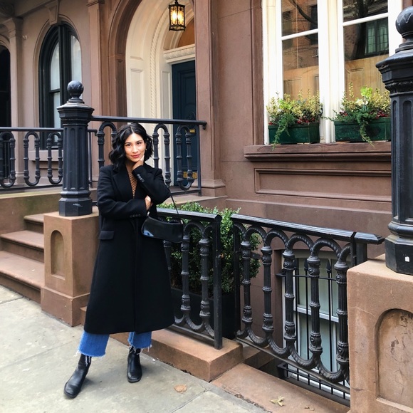 Meet your Posher, Nicole - Picture 2 of 3